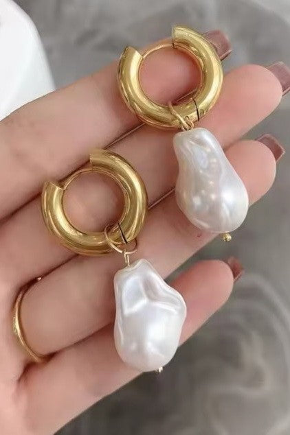 Chunky Pearl Huggies